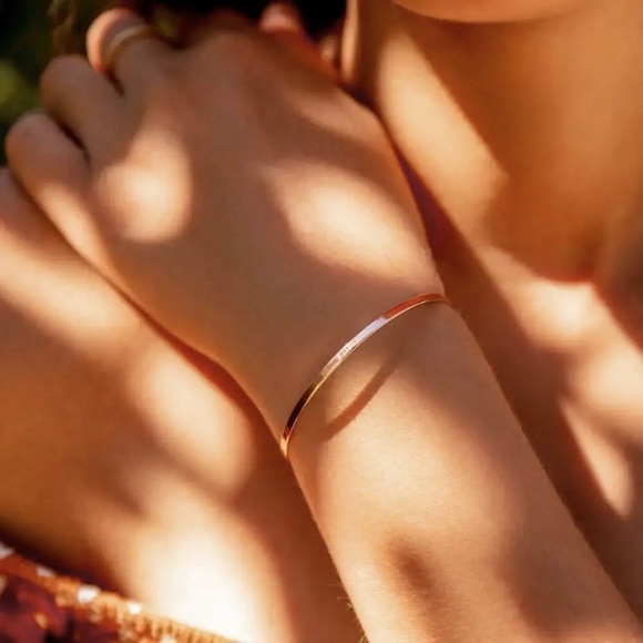 ⚜️𝟯𝟬%𝗢𝗙𝗙 𝗯𝘂𝗻𝗱𝗹𝗲𝘀 𝟯+⚜️ NEW Thin Minimalist Stainless Steel Cuff - Picture 7 of 16